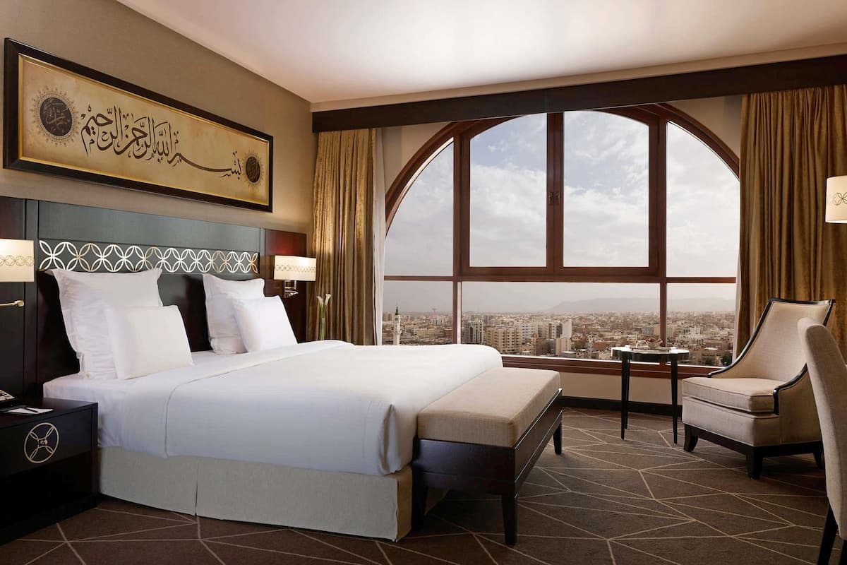 Premium bedding, in-room safe, desk, laptop workspace