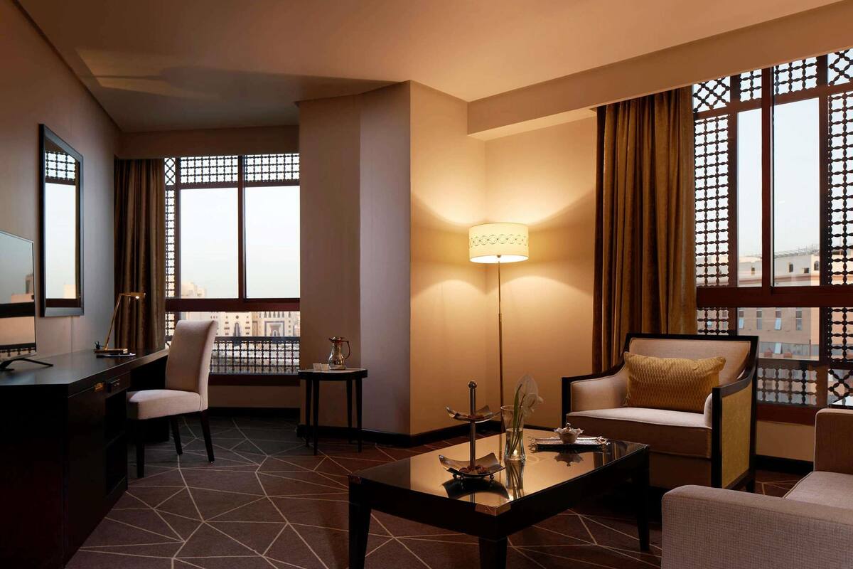 Deluxe Suite, 1 King Bed, City View