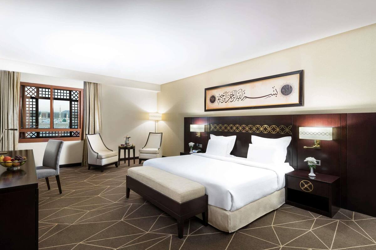 Premium bedding, in-room safe, desk, laptop workspace