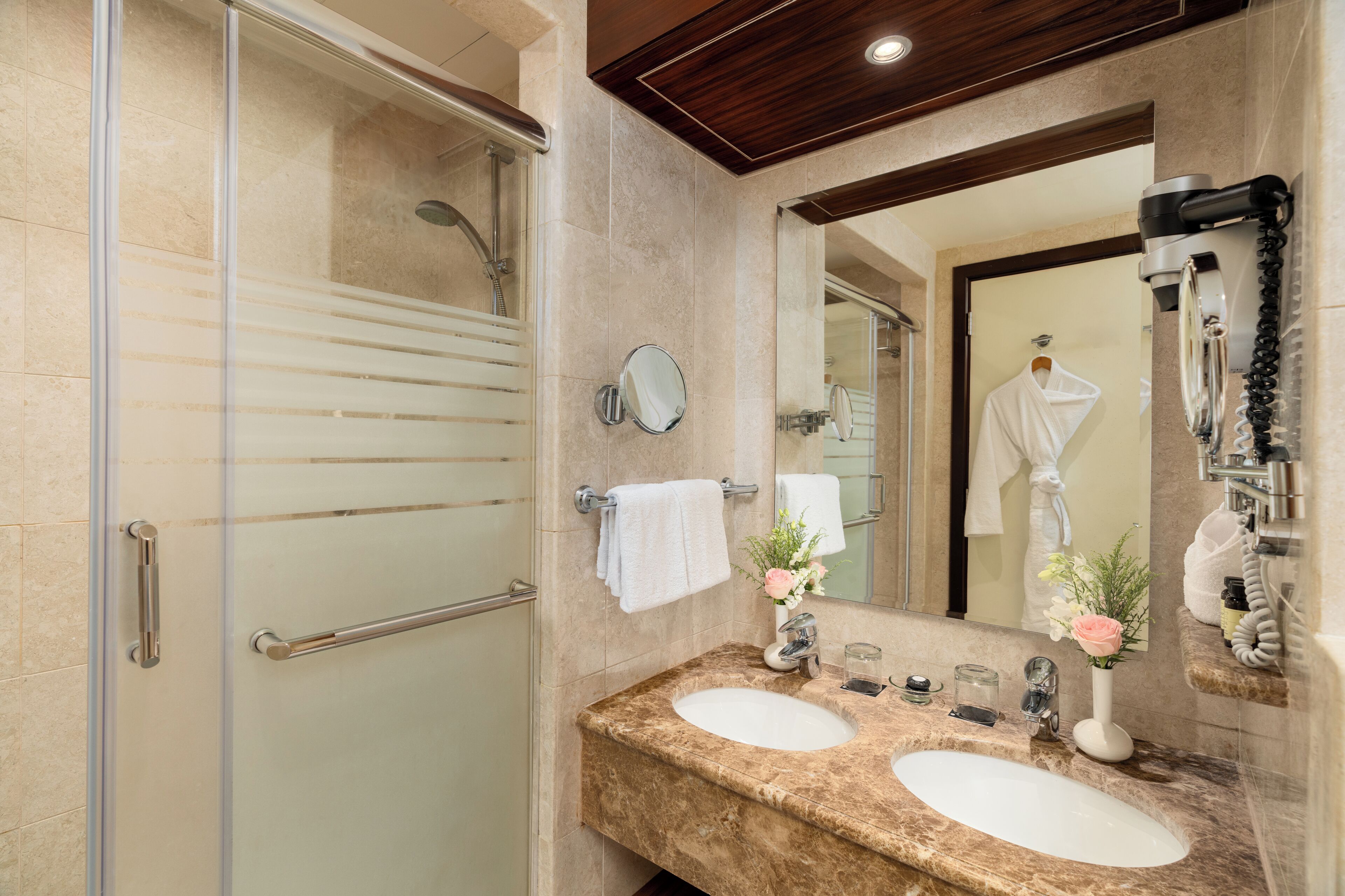 deluxe room, 2 single beds (panoramic haram view) | bathroom | rainfall showerhead, designer toiletries, hair dryer, slippers