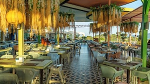 6 restaurantes, é servido jantar