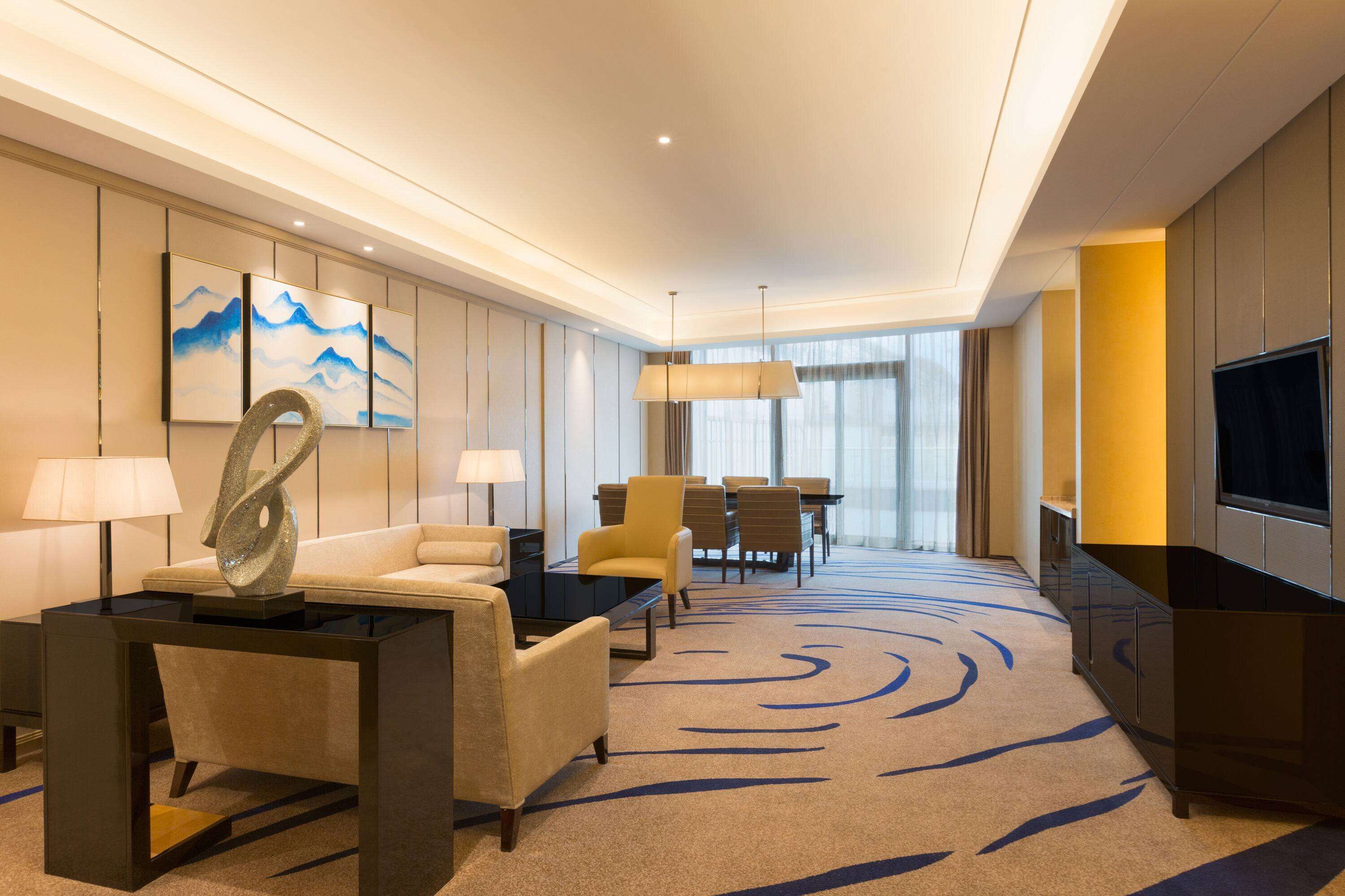 Club Suite, 1 King Bed with Sofa bed, Non Smoking