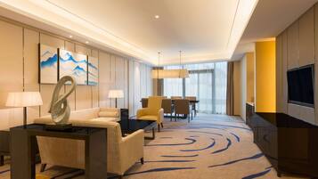 Club Suite, 1 King Bed with Sofa bed, Non Smoking