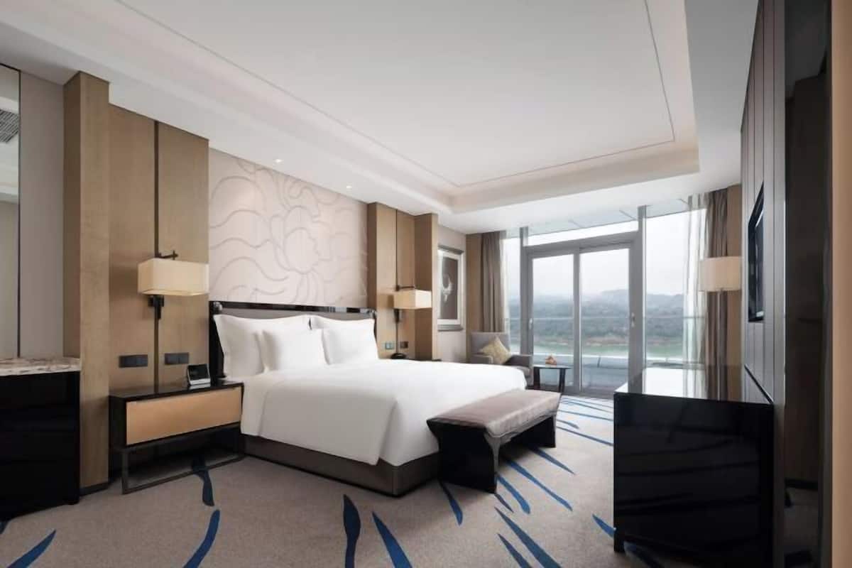 Minibar, in-room safe, desk, soundproofing