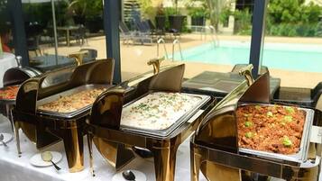 Daily buffet breakfast (USD 20 per person)