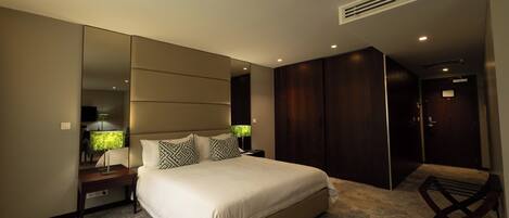 Luksus-værelse | Pengeskab på værelset, skrivebord, arbejdsområde til bærbare computere