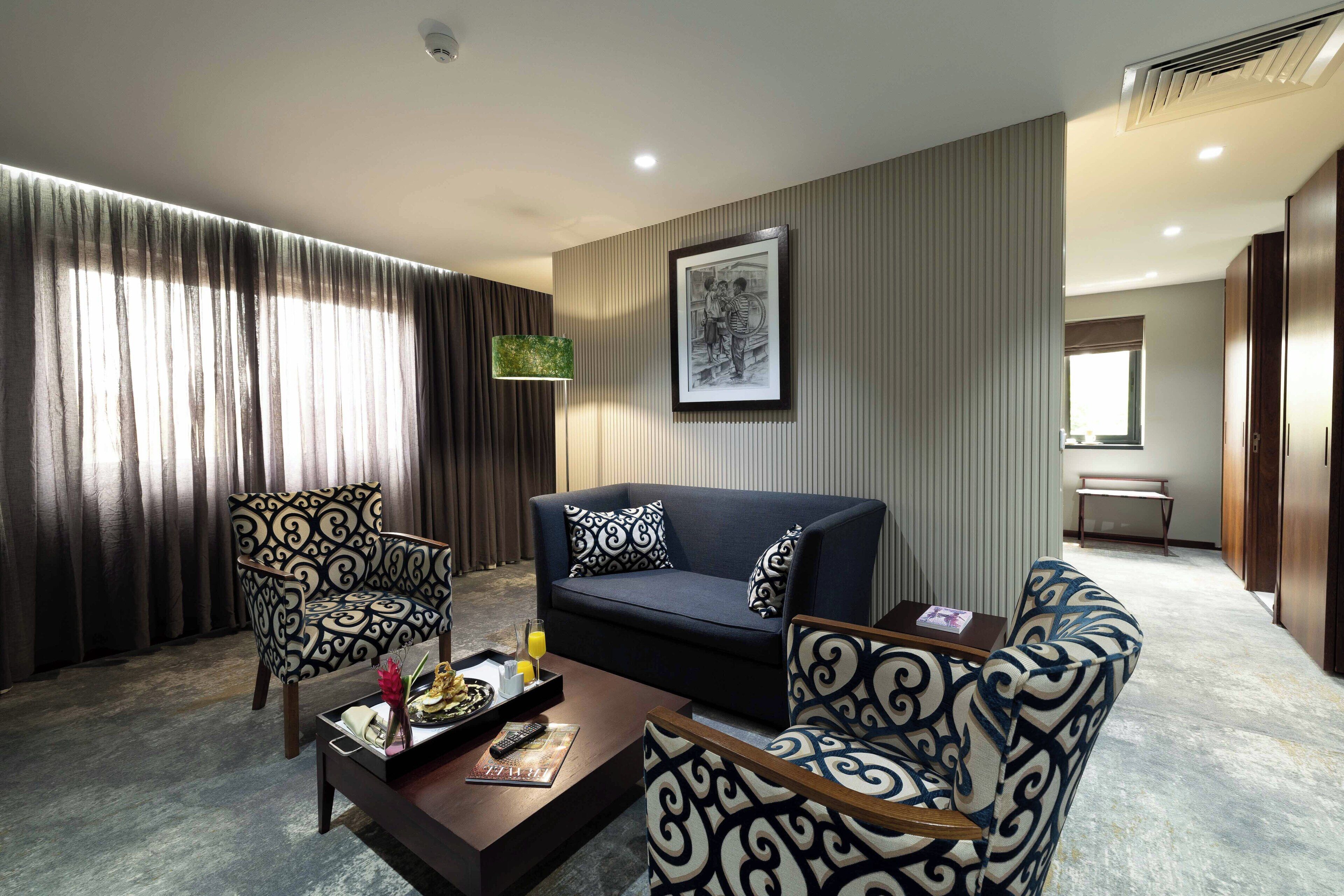 Caja de seguridad en la habitación y escritorio 