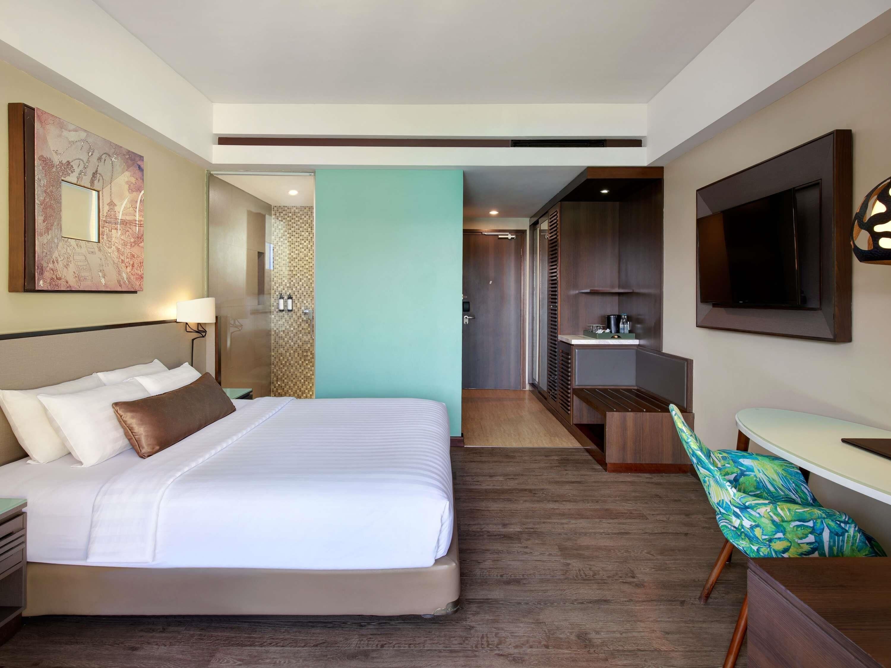 Deluxe Room, 1 Double Bed, Balcony, Pool View | Premium bedding, minibar, in-room safe, desk