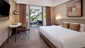 Privilege, Room, 1 King Bed, Balcony | Premium bedding, minibar, in-room safe, desk