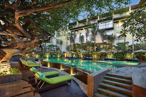 2 piscinas externas