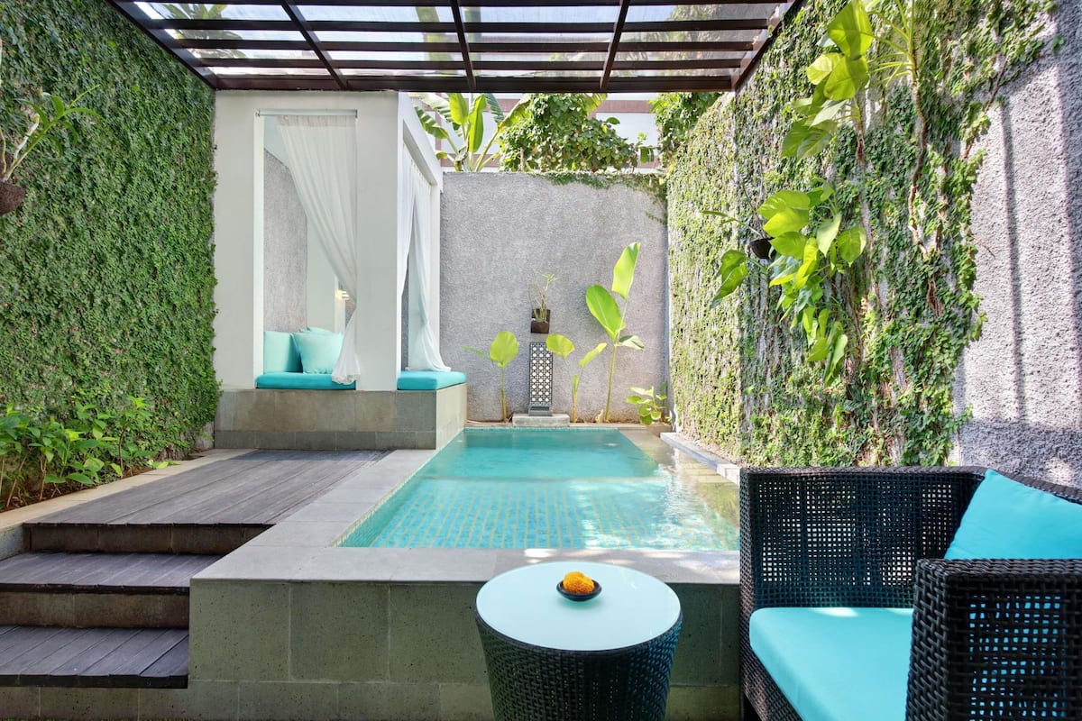 Deluxe-huone, 1 parisänky (Plunge Pool) | Ylelliset vuodevaatteet, minibaari, tallelokero huoneessa, työpöytä