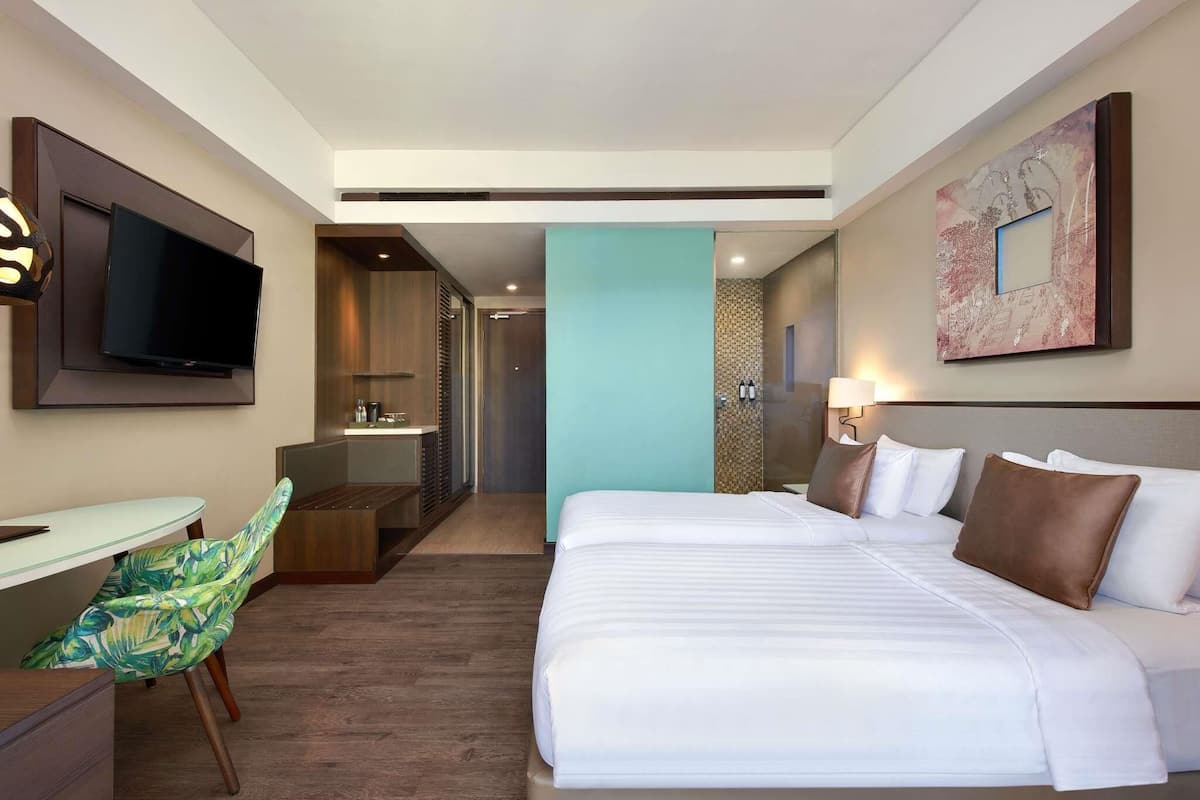 Deluxe Room, 2 Single Beds, Balcony, Pool View