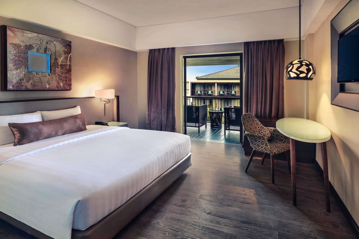 Deluxe Room, 1 Double Bed, Balcony | Premium bedding, minibar, in-room safe, desk