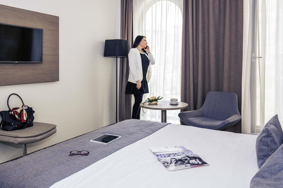 Down comforters, minibar, in-room safe, desk