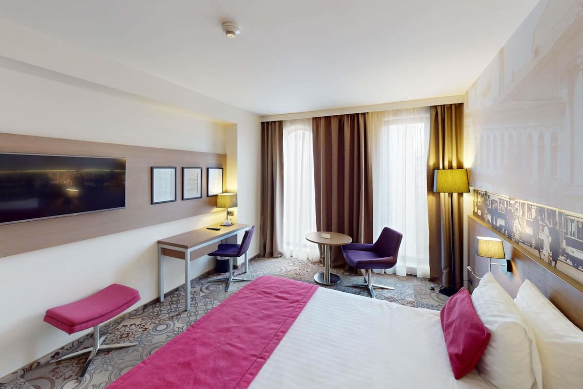 Superior Room, 1 Double Bed (City Side) | Down comforters, minibar, in-room safe, desk
