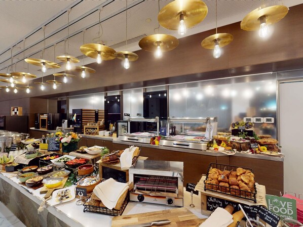 Daily buffet breakfast for a fee - Mercure Bucharest City Center (Bucharest)