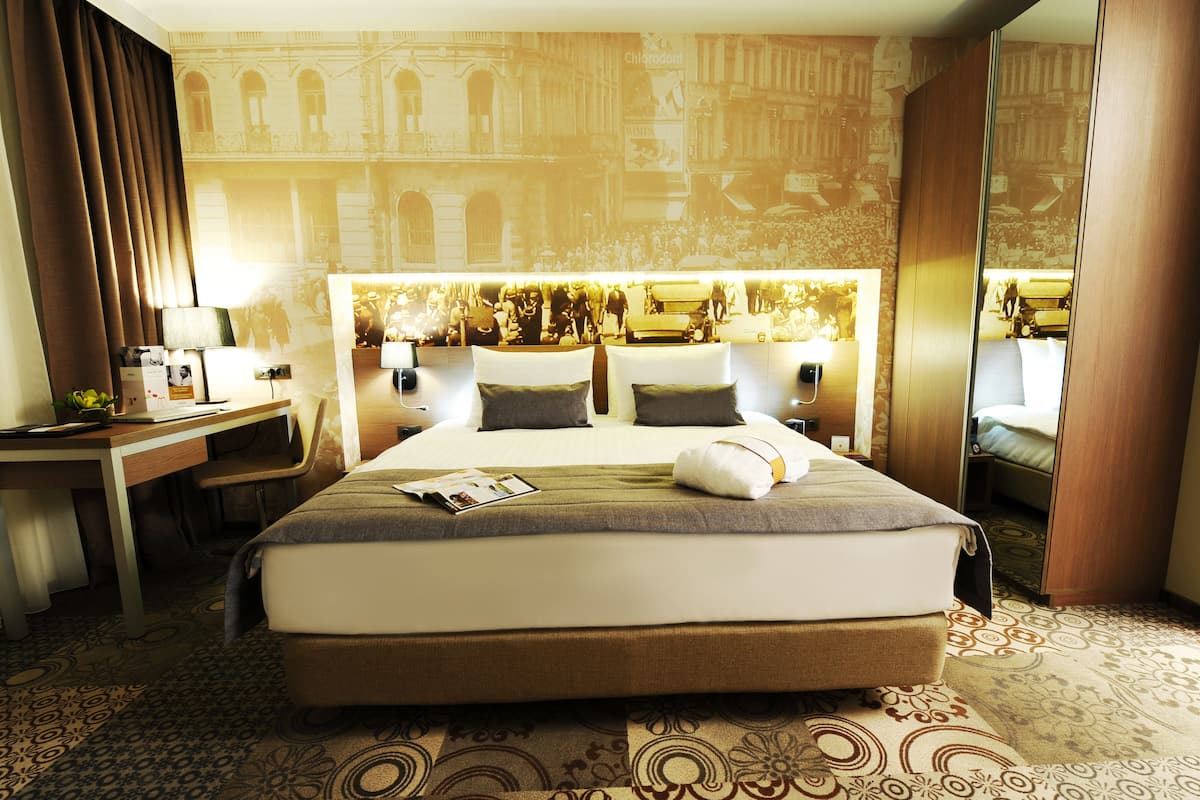 Privilege, Room, 1 Double Bed | Down comforters, minibar, in-room safe, desk