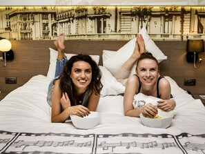 Room, 1 Queen Bed, Accessible | Down comforters, minibar, in-room safe, desk - Mercure Bucharest City Center (Bucharest)