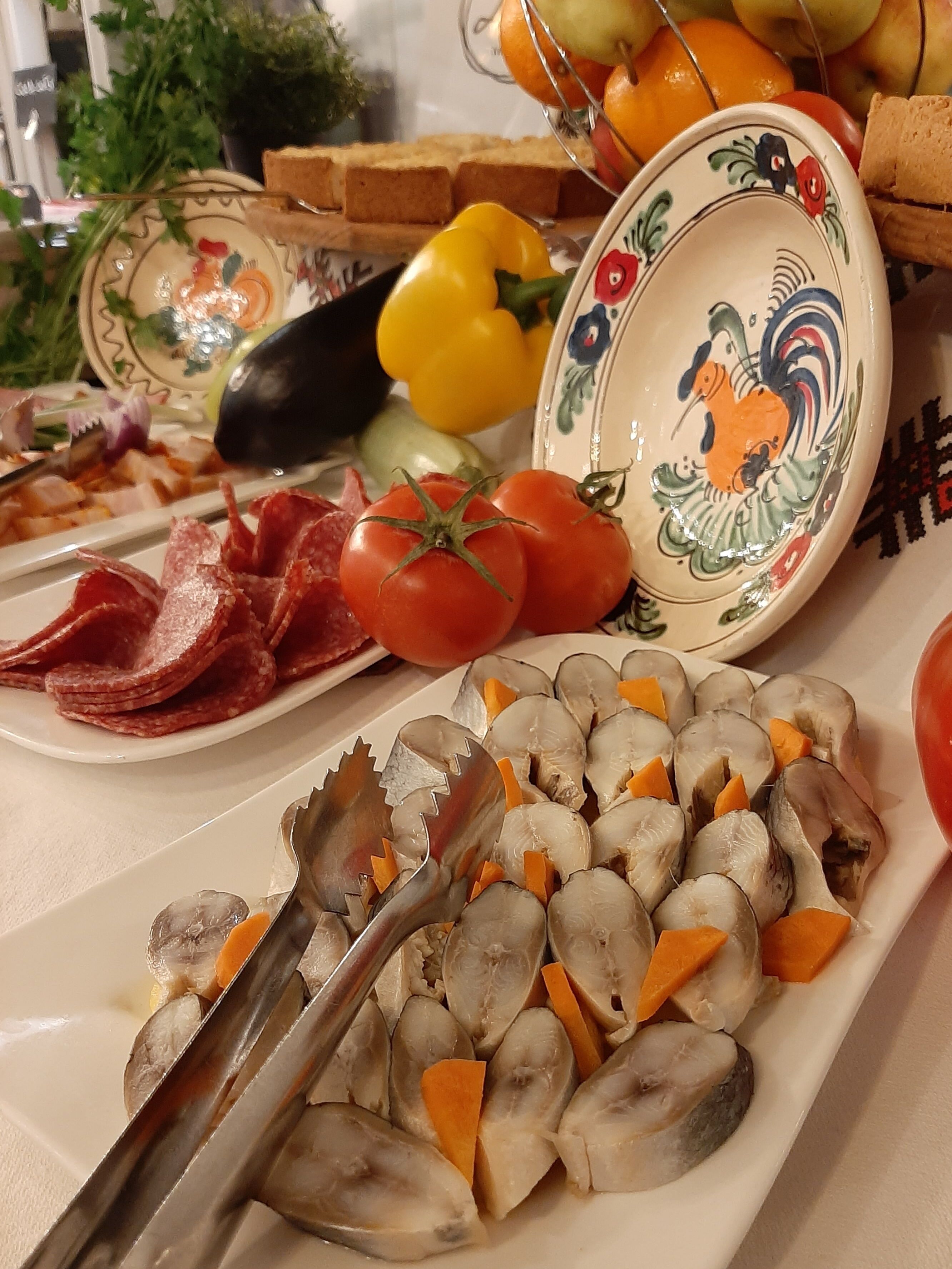 daily buffet breakfast (ron 75 per person)