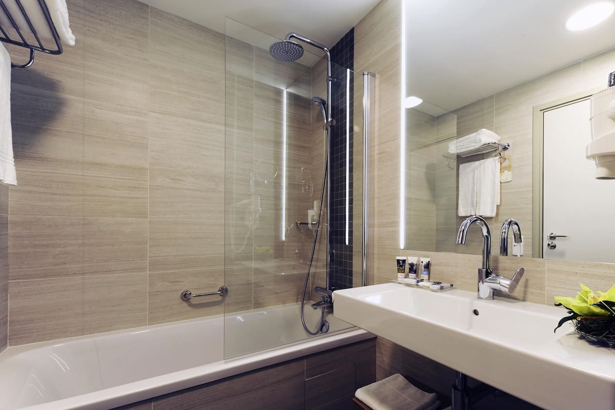 Couette en duvet d'oie, minibar, coffres-forts dans les chambres, bureau