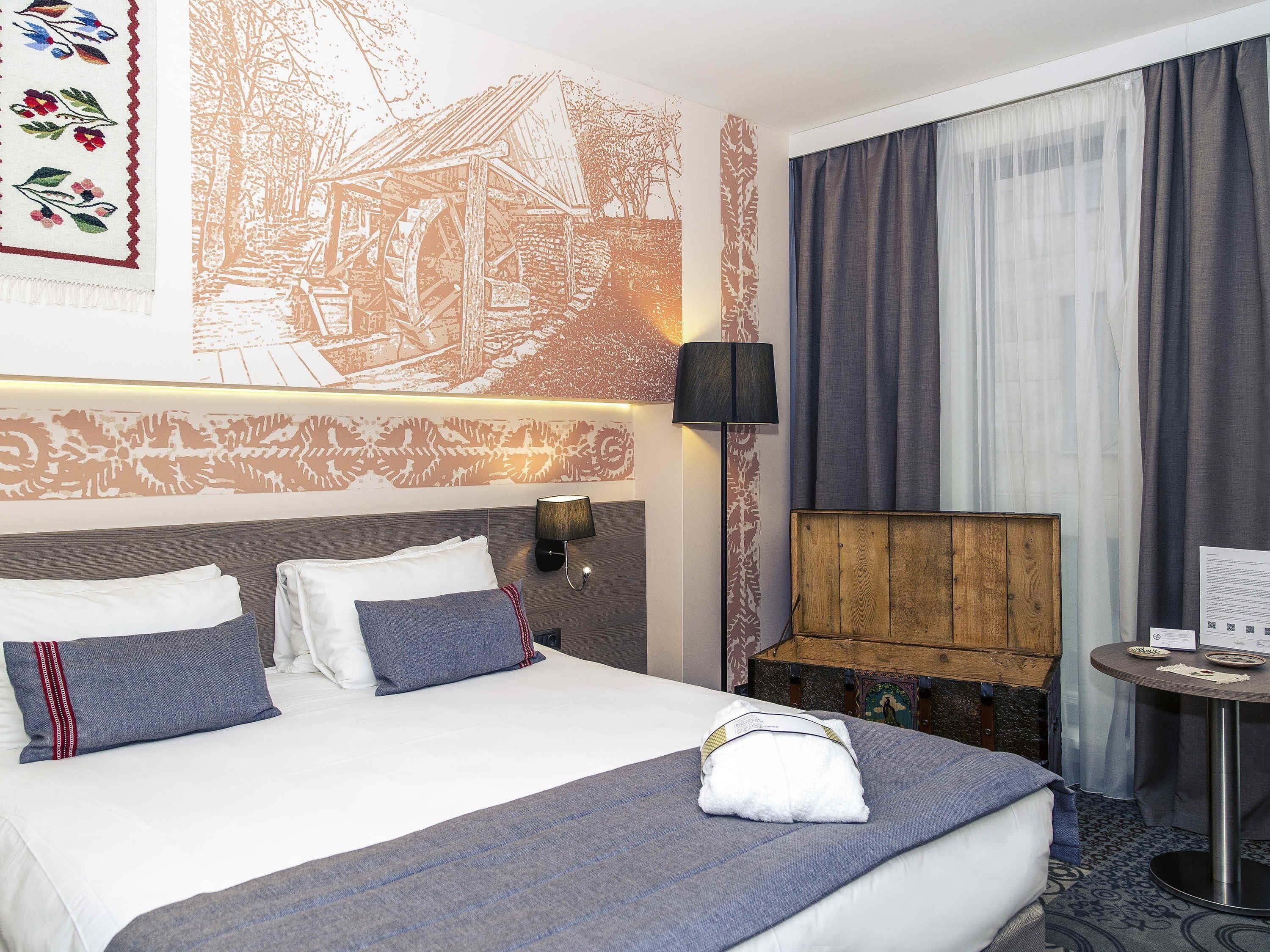 Cubrecamas, minibar, caja de seguridad en la habitación y escritorio 