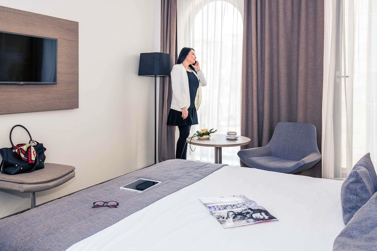 Down comforters, minibar, in-room safe, desk