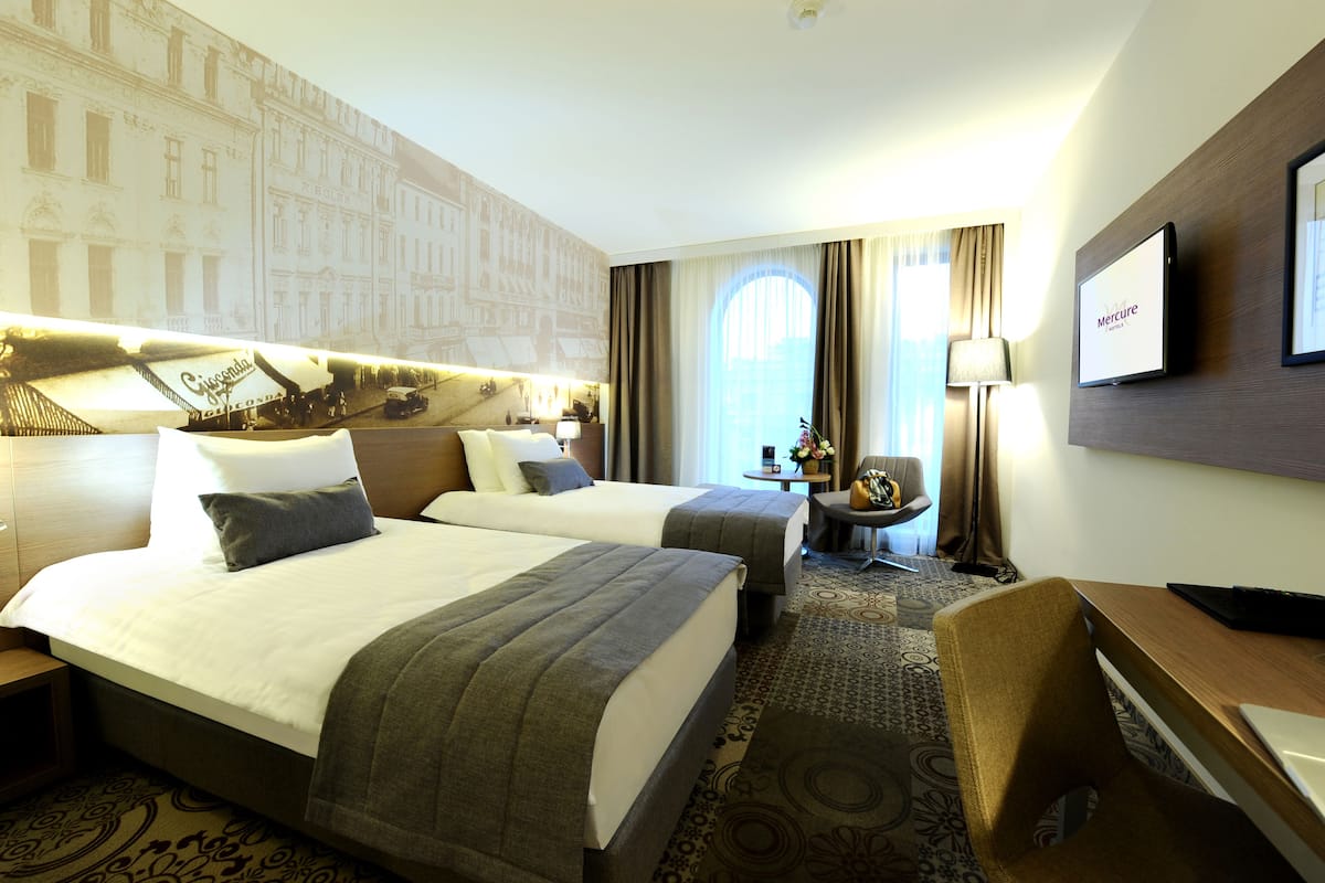 Superior Twin Room, 2 Twin Beds | Down comforters, minibar, in-room safe, desk