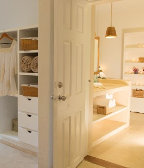 Family Room, Garden View | Minibar, in-room safe, laptop workspace, iron/ironing board