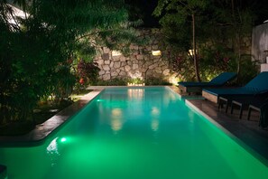 Outdoor pool, pool umbrellas, sun loungers - Livetulum (Tulum)