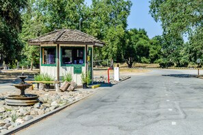 Property entrance - San Benito RV & Camping Resort (Paicines)