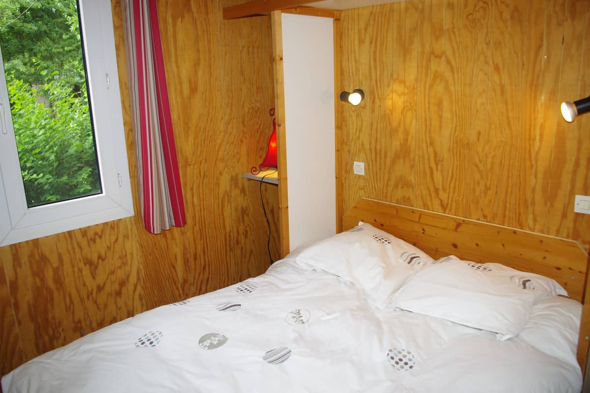 Chalet (Neva) | Soundproofing, iron/ironing board, cots/infant beds, free WiFi