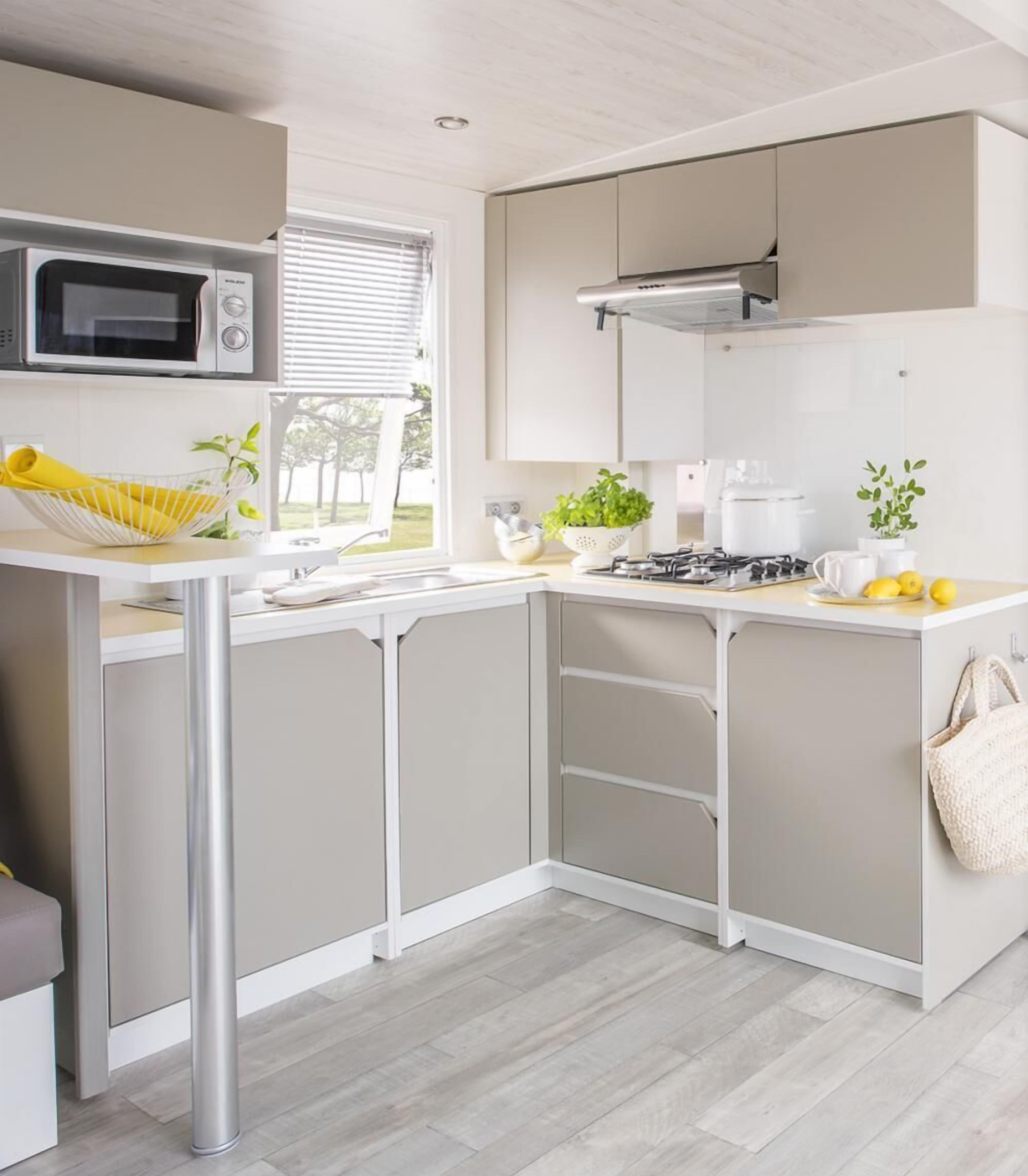 Comfort Mobile Home, 3 Bedrooms (3 chambres) | Private kitchen | Fridge, stovetop, cookware/dishes/utensils