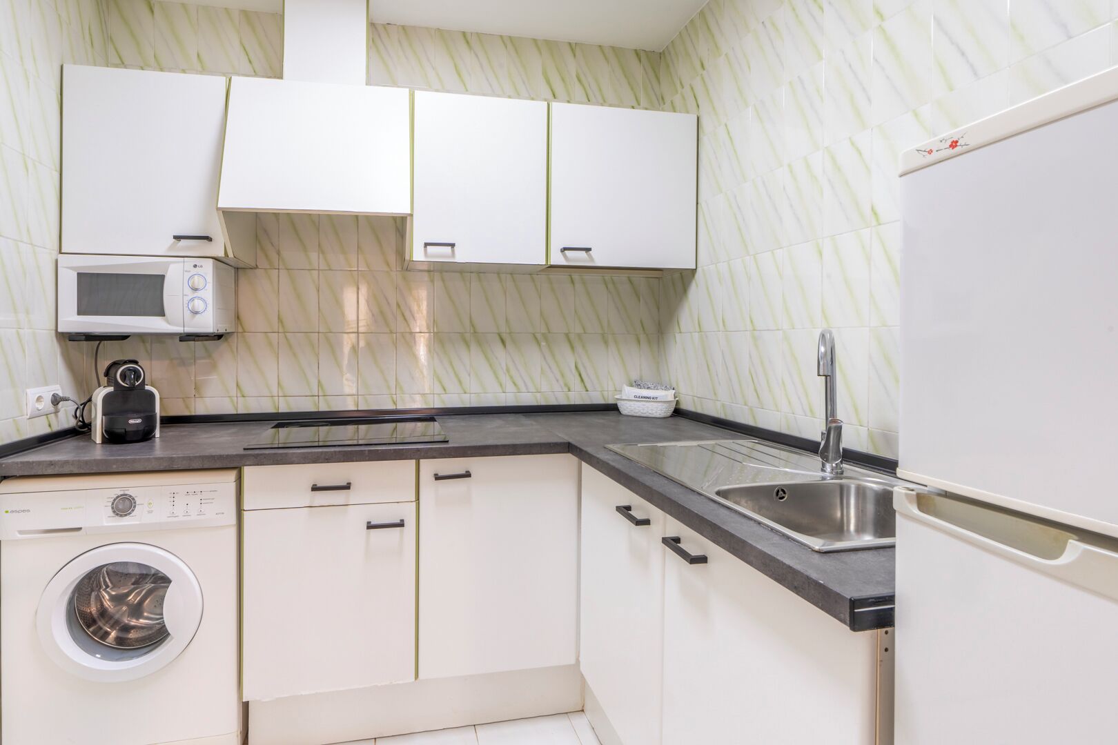 superior apartment, 2 bedrooms, terrace | private kitchen | full-sized fridge, microwave, stovetop, coffee/tea maker