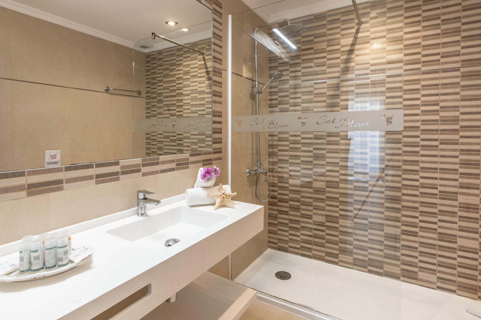 apartment, 2 bedrooms, terrace | bathroom | shower, hair dryer, towels