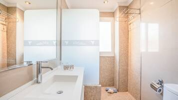 Appartement, 2 chambres | Salle de bain