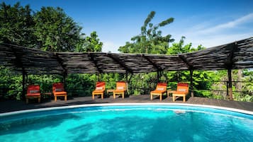 3 piscinas externas, espreguiçadeiras