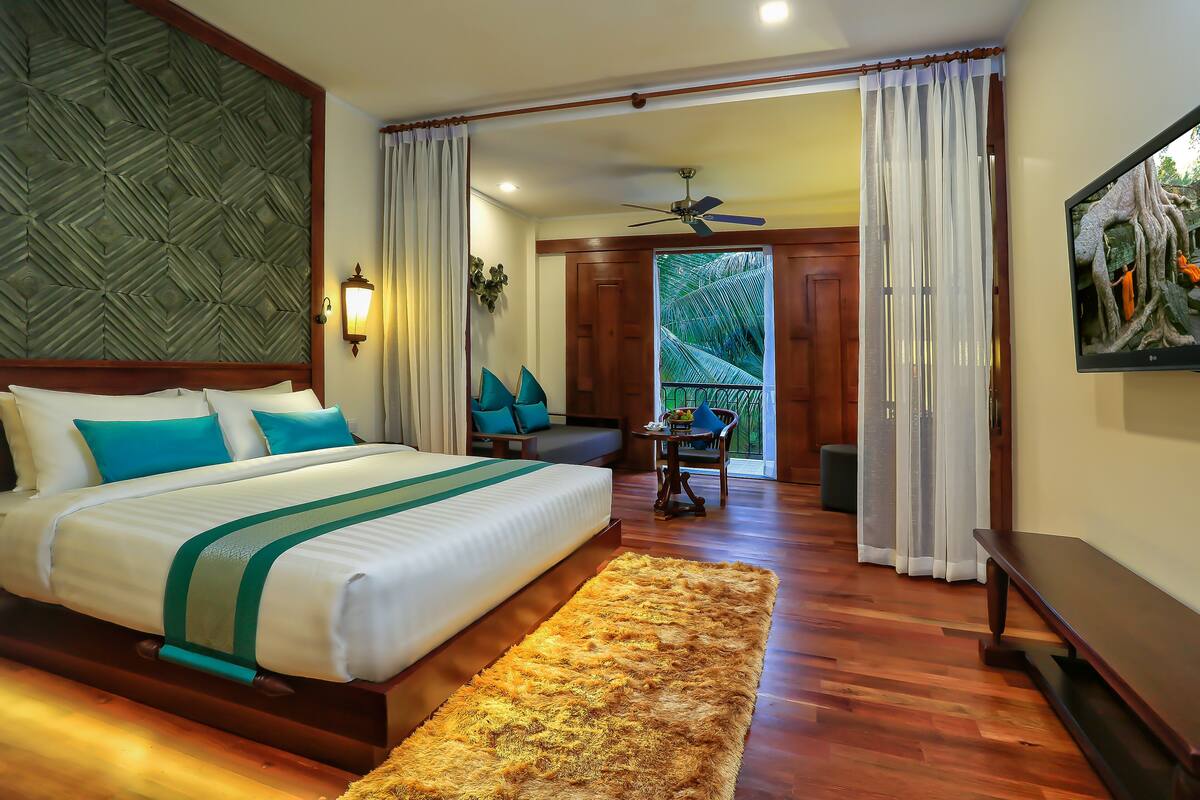 Landmark King Room | 1 bedroom, premium bedding, minibar, in-room safe
