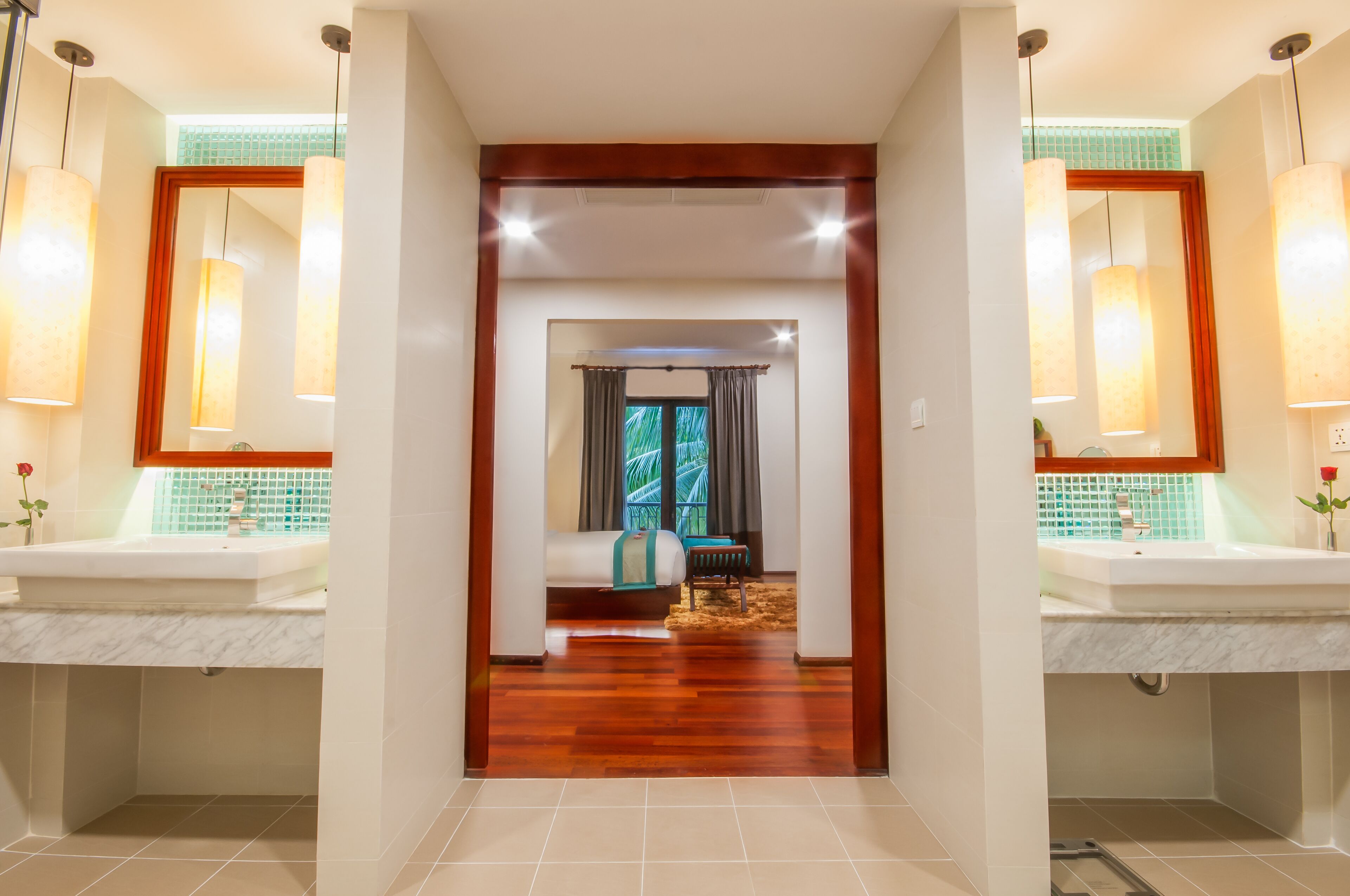 suite, balcony | bathroom | shower, rainfall showerhead, designer toiletries, hair dryer