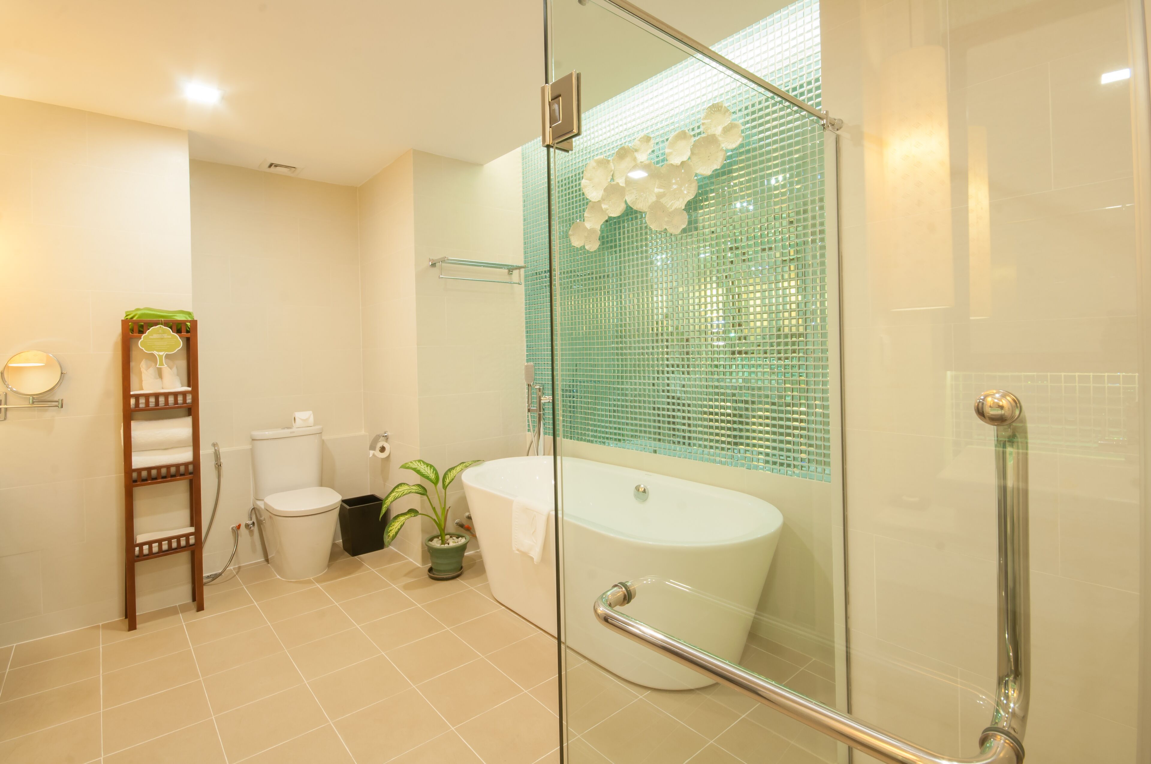 suite, balcony | bathroom | shower, rainfall showerhead, designer toiletries, hair dryer