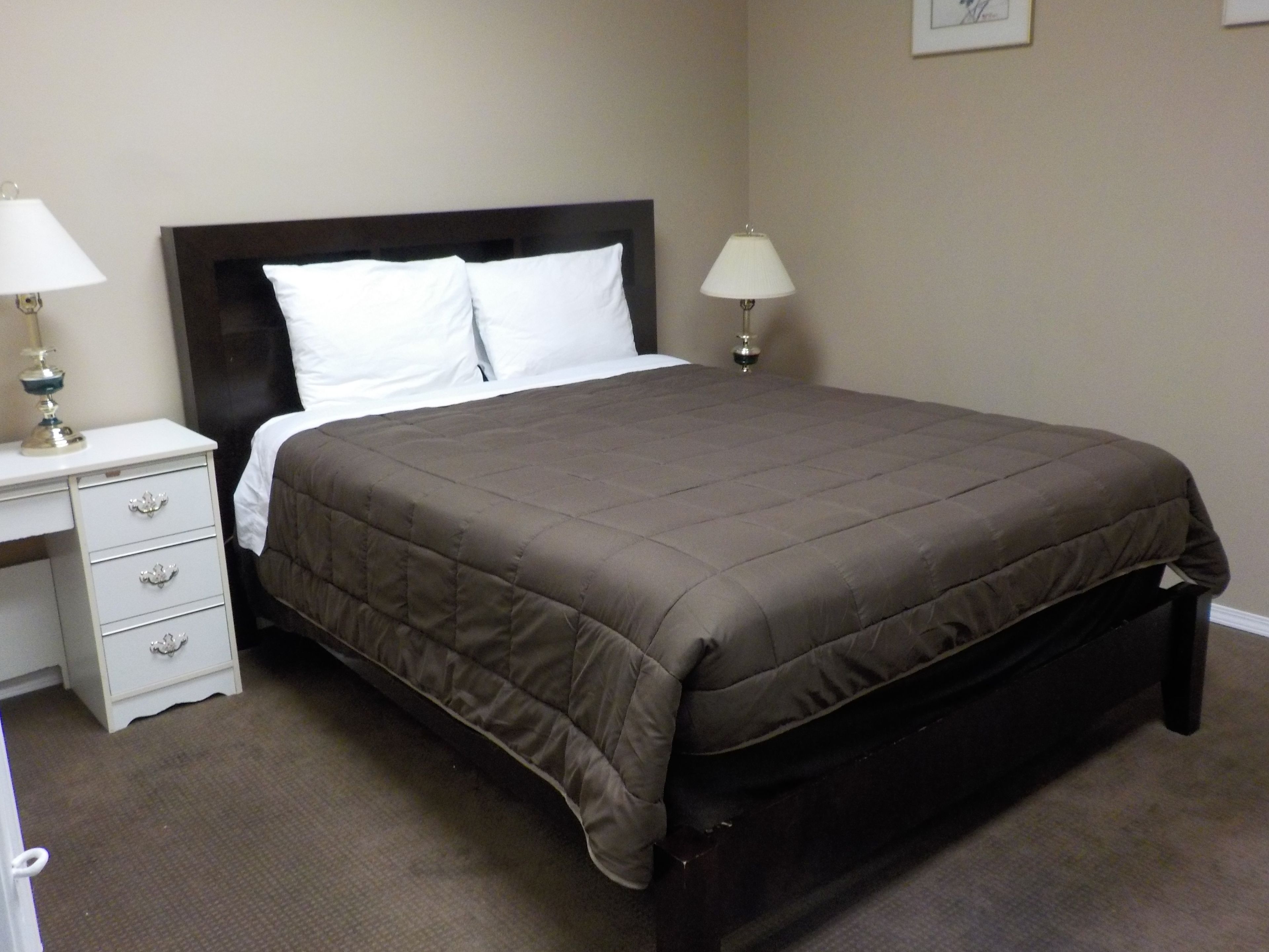 Premium Room, 1 Queen Bed | Free WiFi, bed sheets