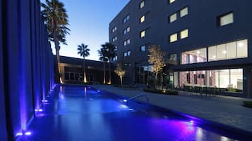 Outdoor pool, pool loungers