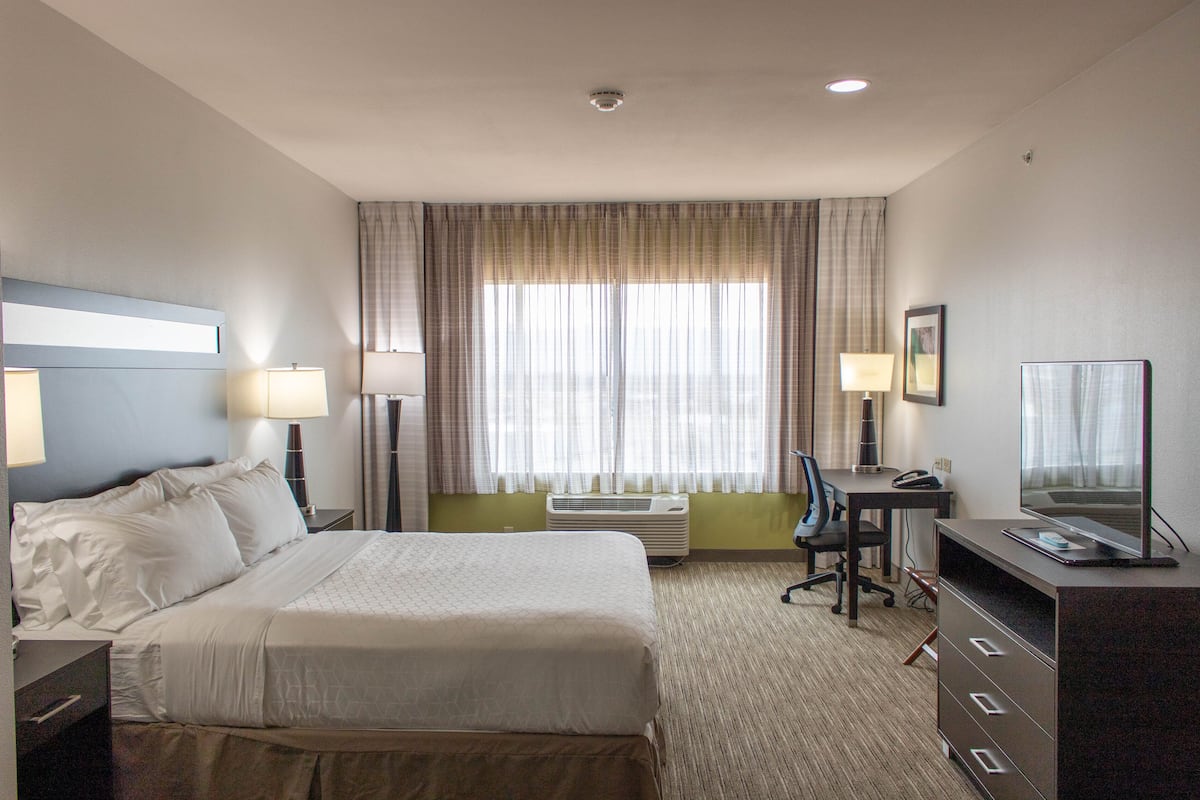 desk, laptop workspace, blackout curtains, cots/infant beds