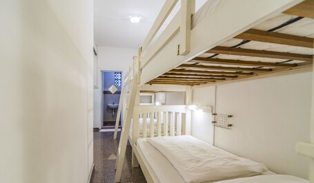 BEAT. Arts Hostel Chinatown - Image 12