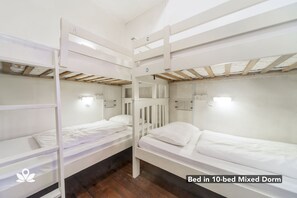 Slaapzaal, gemengd (1 Bed in 10 Bedroom ) | Een strijkplank/strijkijzer, gratis wifi, beddengoed