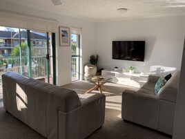 Apartment, 2 Bedrooms, Sea View | Living area