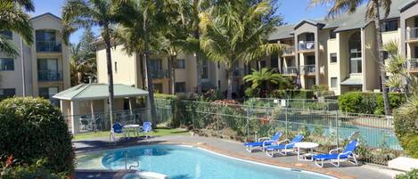 Außenpool, Liegestühle