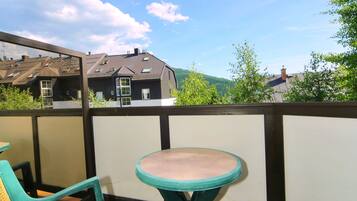 Classic Studio, 1 Queen Bed, Non Smoking | Balcony