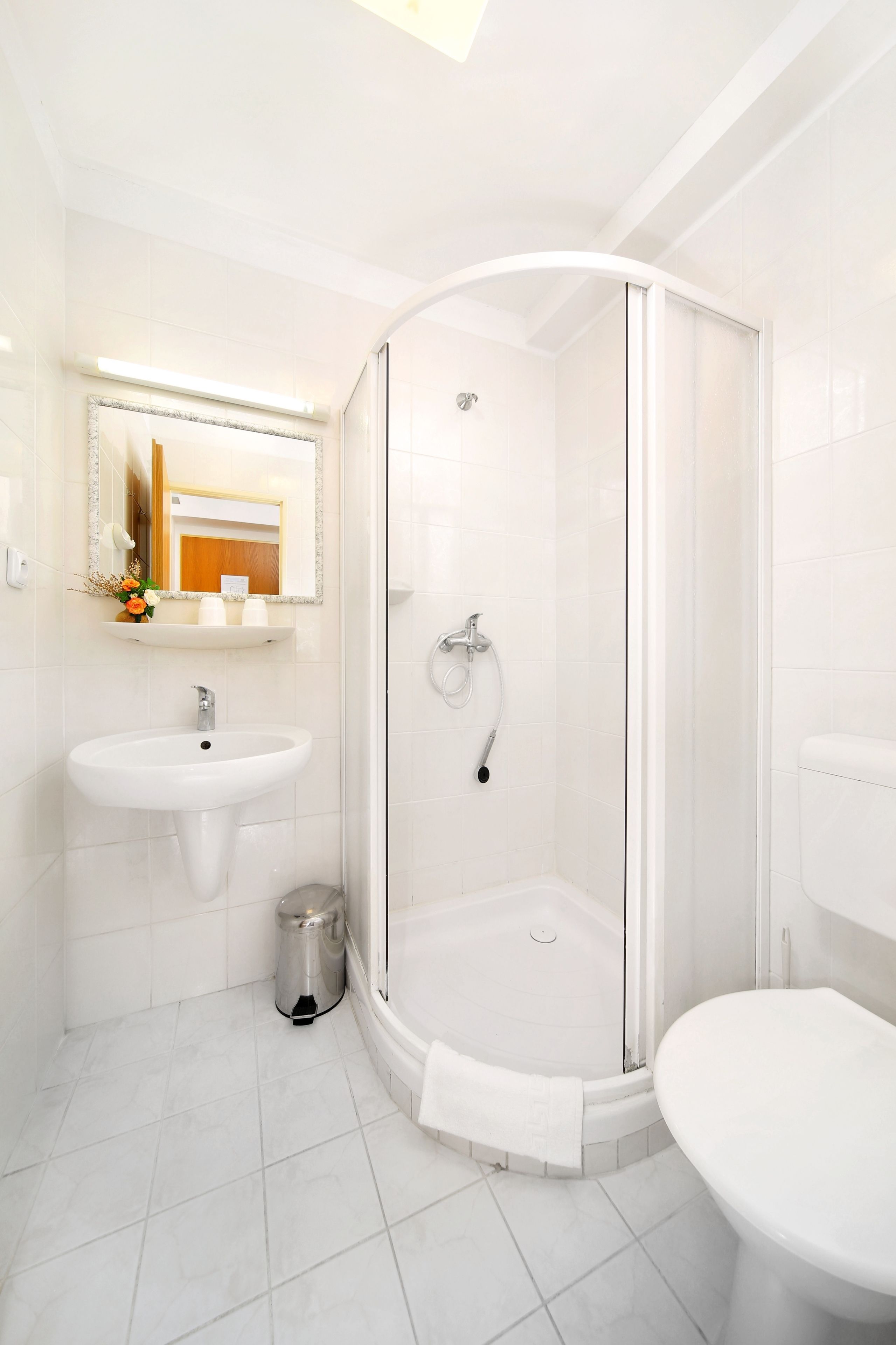 Studio Classique, 1 grand lit, non-fumeurs | Douche de la salle de bain