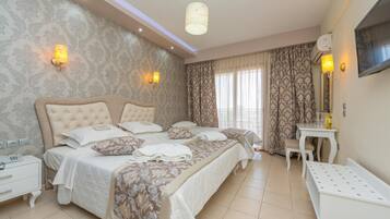 Superior Junior Suite Side Sea View | Caja fuerte, sistema de insonorización, tabla de planchar con plancha