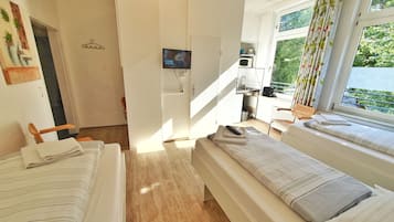 Camera tripla, bagno in camera | 1 camera, Wi-Fi gratuito, lenzuola